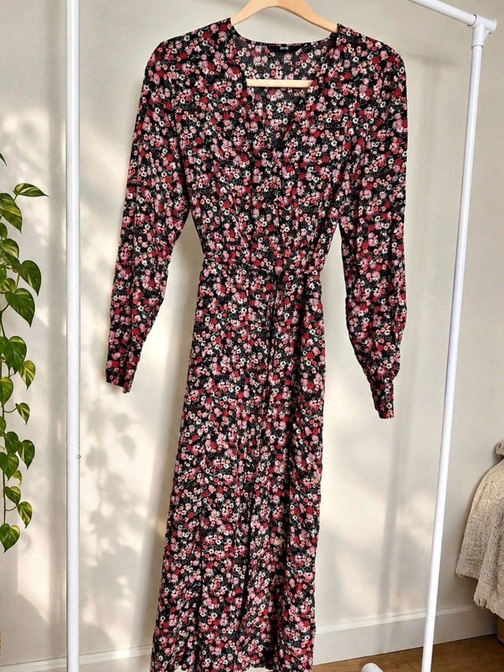 Uniqlo Floral Maxi Dress in Black & Pink Size xl
